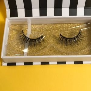 NEW Glam Lash Eye Lashes